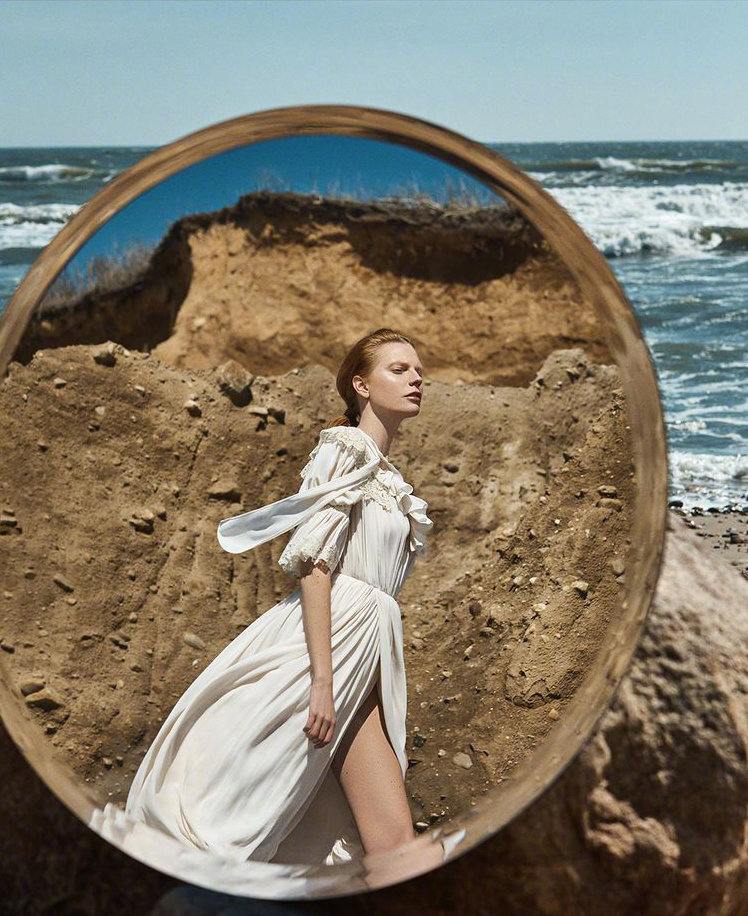 Hamptons Magazine S/S 2020. “Force of Nature” 海天一色，镜像视觉。
摄影: Yossi Michaeli. ​​​