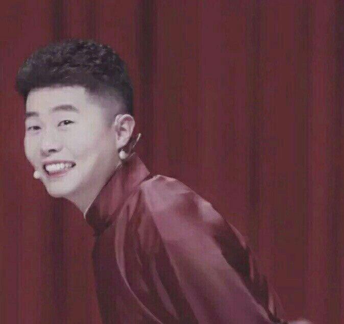 德
德云
德云社
自从迷它以后
每天在不停的跺手
哎～