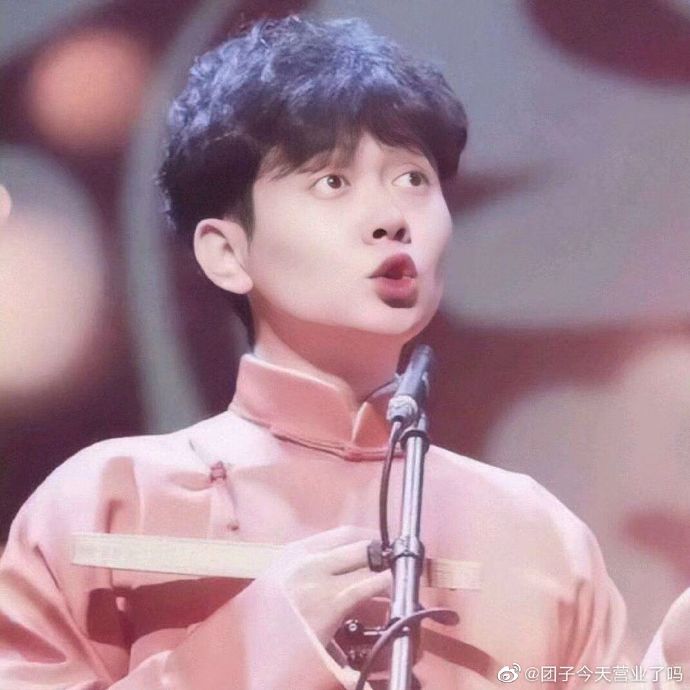 德
德云
德云社
自从迷它以后
每天在不停的跺手
哎～