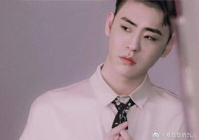 德
德云
德云社
自从迷它以后
每天在不停的跺手
哎～