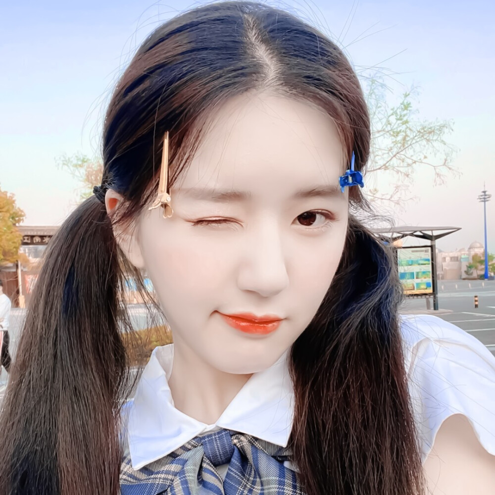  ◆ ◇ RED LIPSTICK