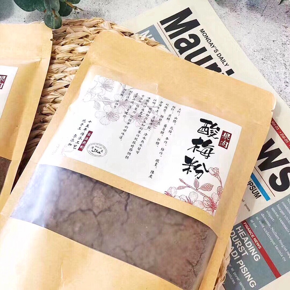 ：果肉酸梅粉
：夏天就靠它续命啦
没喝过的一定要来2包试试
还可以看见完整的陈皮和酸梅果肉哦
大热天来一杯真的爽到爆炸 解渴又解暑 ​