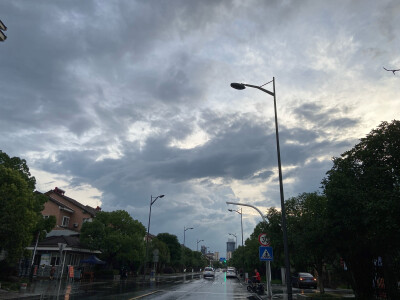 奇形怪状之☁️