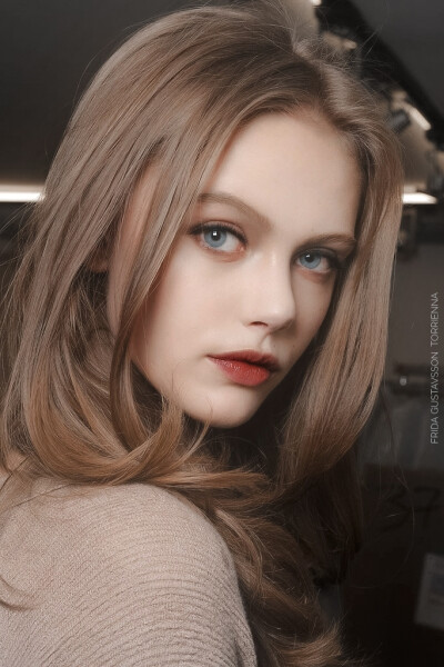 Frida Gustavsson
修图[weibo@--秃--]
原图[weibo@Vivian_yia]