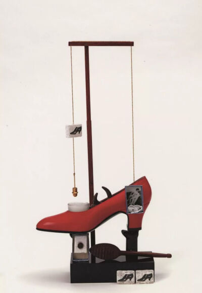Salvador DALÍ，Surrealist object Functioning Symbolically — Gala’s Shoe，1931年