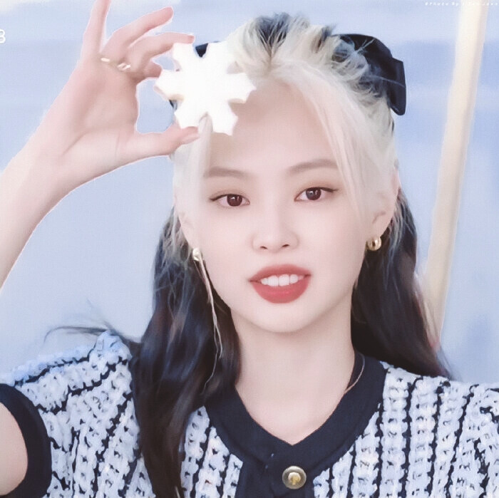 
是妮妮子.
jennie