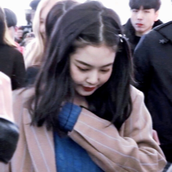  H a l l o ， 我 的 小 姐 。
原截尹一浔
