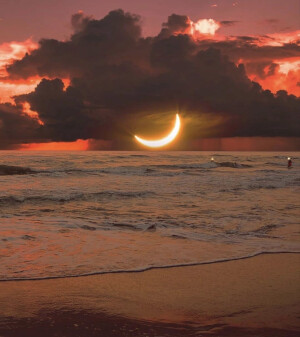 02 /

唯美壁纸。

世间万物复苏，
我的心依旧沉寂在茫茫大海。
