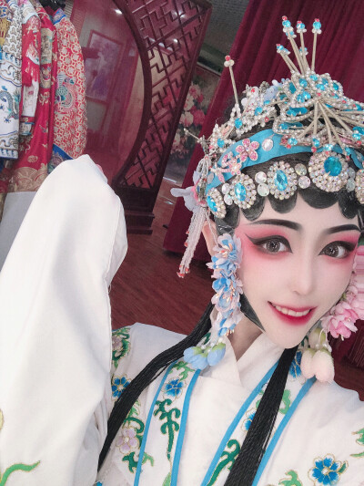 三尺红台