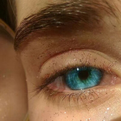 美目流转，灿若繁星