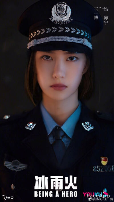 女警察。。