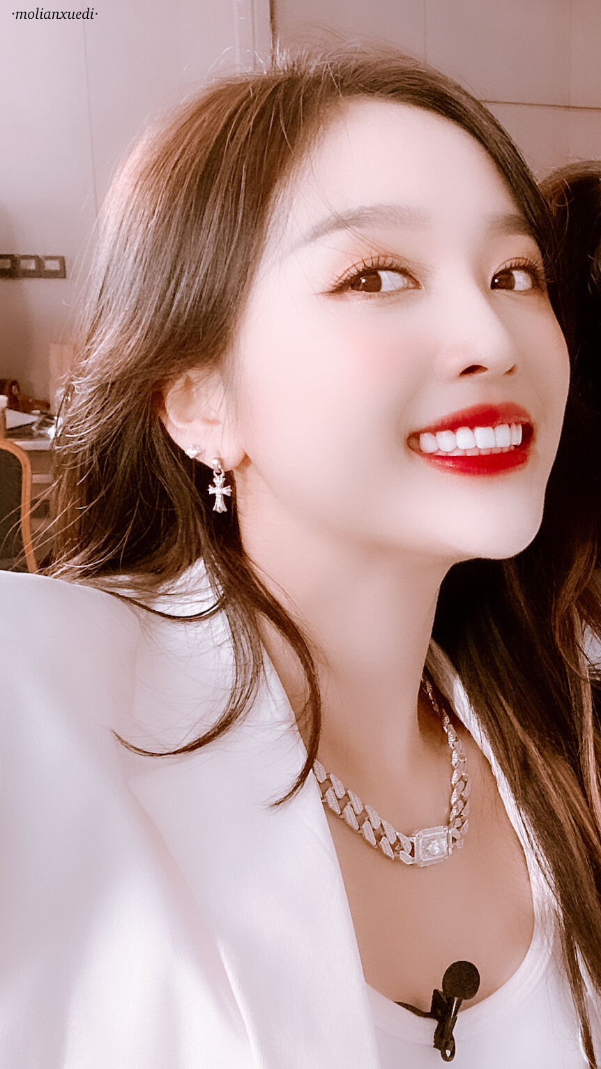 吴宣仪
cr.·沫恋雪迪·