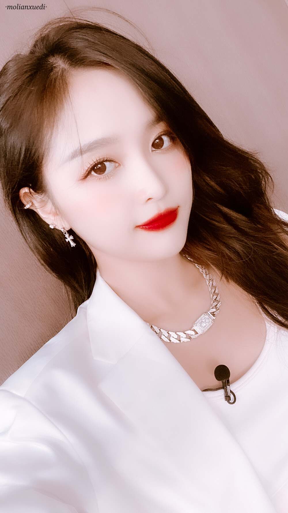 吴宣仪
cr.·沫恋雪迪·