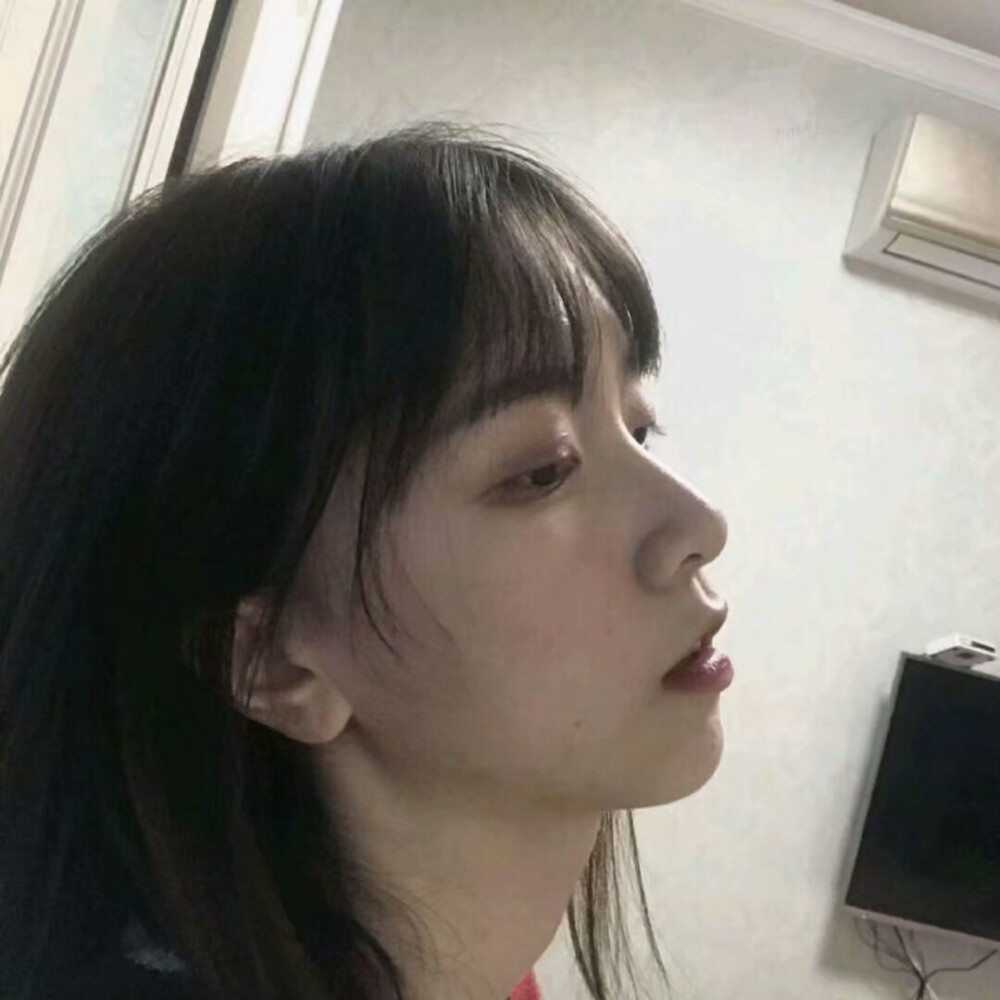 有一种女孩即不是太阳也不是月亮努力又平庸自卑又