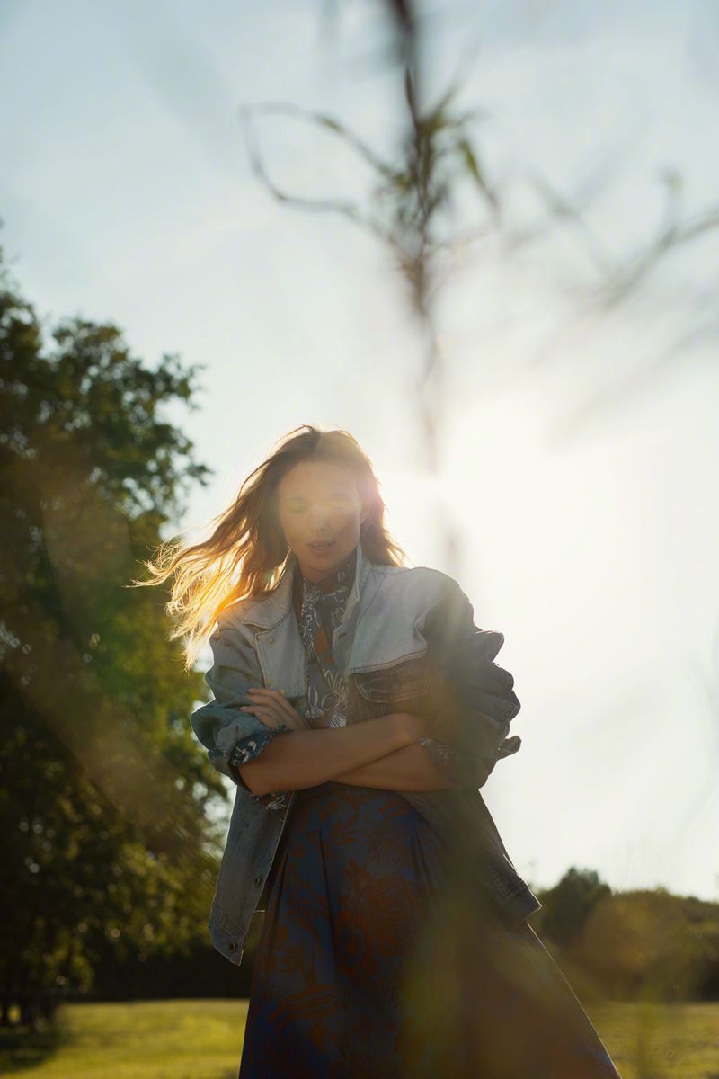 Madame Figaro France June 2020. 法版费加罗6月刊, 夏天的风, 自然之景.
模特: Anais Garnier.
摄影: Marta Bevacqua. ​​​