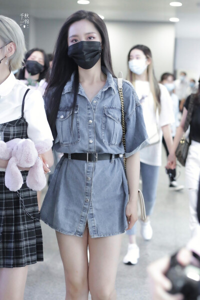 cr.千秋一锦 | 王艺瑾