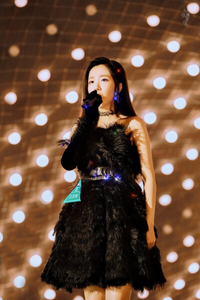 cr.千秋一锦 | 王艺瑾