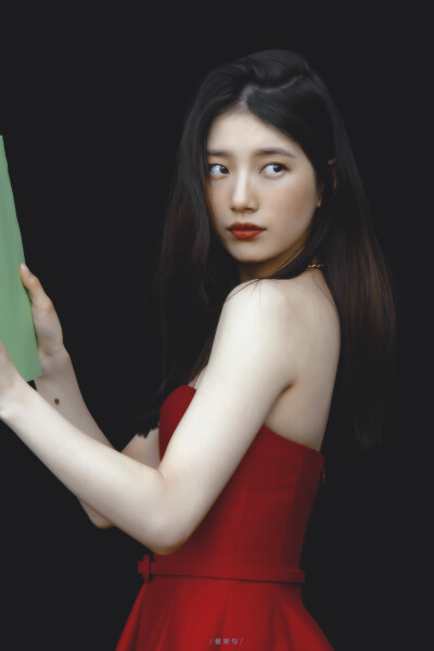 裴秀智 Suzy
cr.鲤栗旬