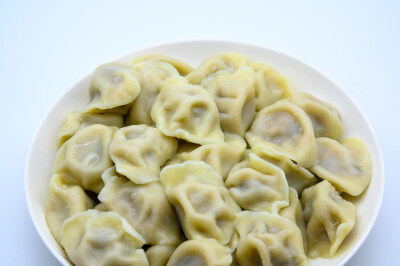 饺子 水饺 煮 熟食 煮饺子 面食 白色瓷盘 白色背景 调料 馅料 肉馅 菜馅 瓷盘 圆形 圆形瓷盘 白色 静物 概念 艺术 食品 中国 排列 特写 团圆饭 饮食 中国菜 美味 主食 春节 年夜饭 摄影 生活方式 中国文化 传统节日 …