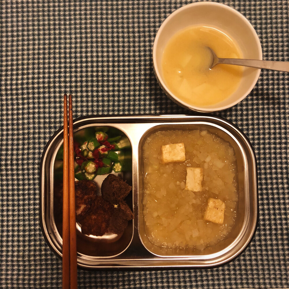 鸡蛋豆腐丼 肉饼