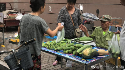 菜市场一角菜市场场景