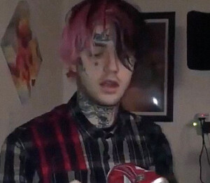 lil peep
Okay, yeah I hit that, shawty, get back
I got deathnotes, where my list at?
SYI