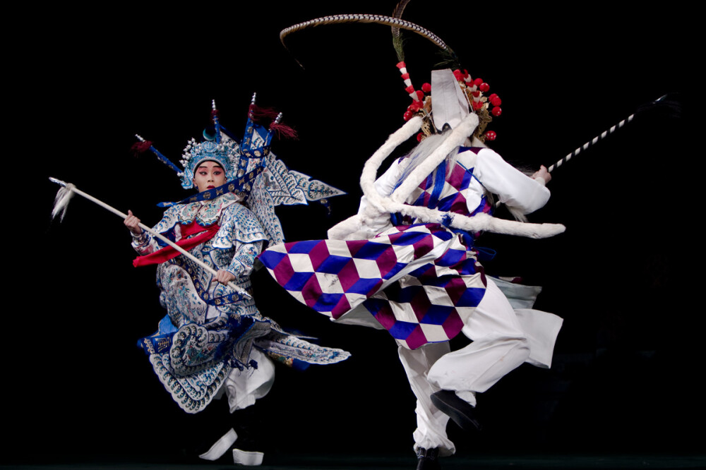 詹磊，北京京剧院武生演员。 毕业于中国戏曲学院表演系，在校期间先后授教于李金声、钱荣顺、刘福生、韩增祥、张启忠、周龙等老师。后拜杨少春老师为师。又跟随王代成老师学戏。上演剧目有《挑滑车》《战马超》《三岔口》《卧虎沟》《一剑仇》《三打祝家庄》《恶虎村》《雁荡山》《八大锤》《界牌关》等。   2006年参加三集京剧电视剧《杨门女将》的拍摄，在剧中饰演张彪。2008年北京京剧院在时隔30多年后复排《龙潭鲍骆》，在剧中饰演余千。   2004年赴上海参加武戏擂台赛获表演奖。 2005年获cctv中央电视台青年演员大奖赛银奖。 2008年12月获第六届全国青年京剧演员电视大赛武生组金奖