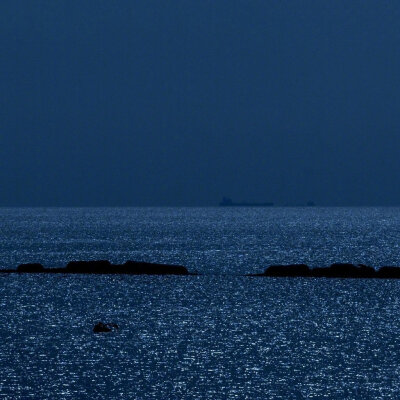 你是一種感覺
寫在吹過我的夏夜晚風裡面
背景图|朋友圈背景|潮汐|大海|ins|蓝色|月亮