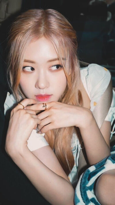 BLACKPINK
澳洲野玫瑰罗婕女士朴彩英ROSÉ