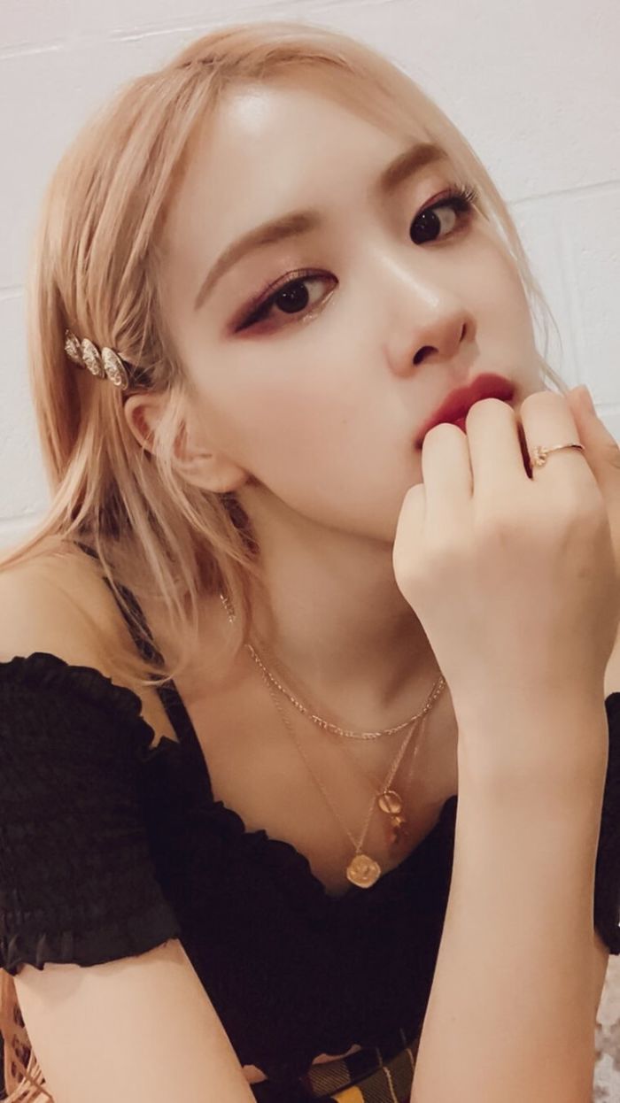 BLACKPINK
澳洲野玫瑰罗婕女士朴彩英ROSÉ