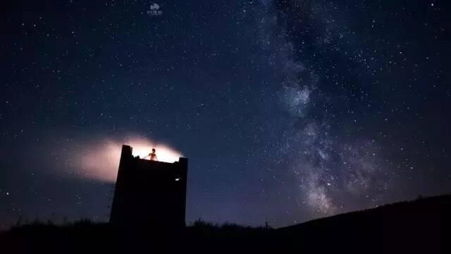 星星，
天上的鲜花，
在我们头上发光。
——雪莱
