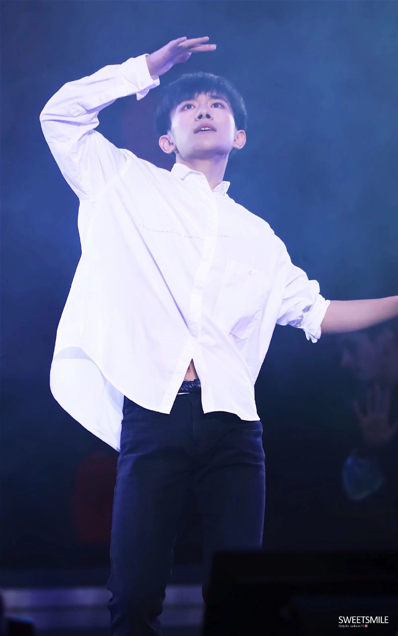 哥哥的腹肌，请查收～