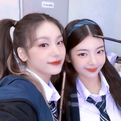 YEJI & Lia