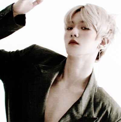  “长官，我属于你。”
