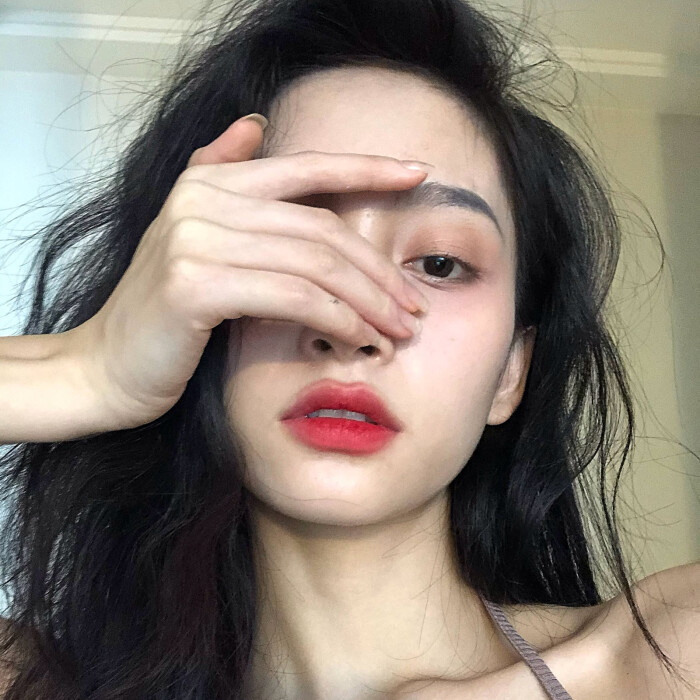 “雨太大了 撑伞也没用 我的意思是 无所谓了”