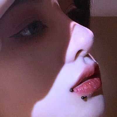 “雨太大了 撑伞也没用 我的意思是 无所谓了”