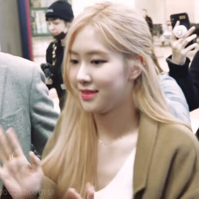 rose可二改
注明/小然睡了