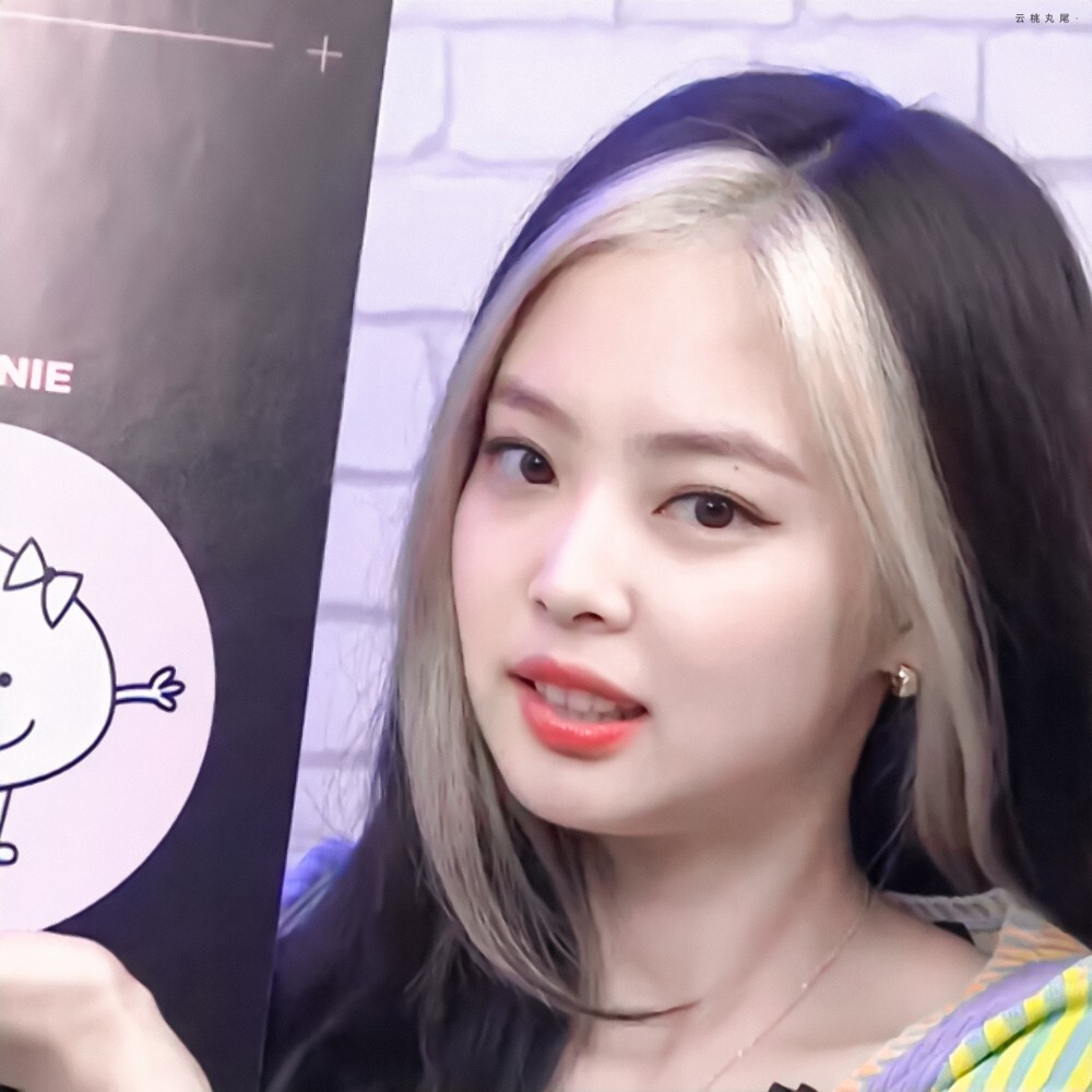 金珍妮Jennie
©云桃丸尾·