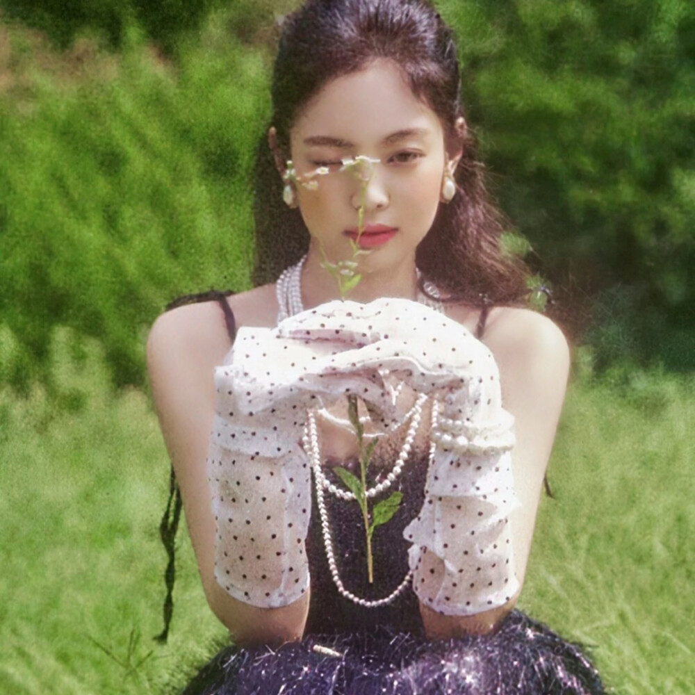 © 抱 图 看 专 辑 简 介