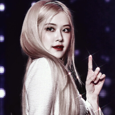 
：他的爱像墙角的苔藓，悠然暗生，细密多愁，永远不会开花，光一照就死。
原截谢思瑶