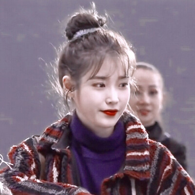 IU.
?顾陌兮.