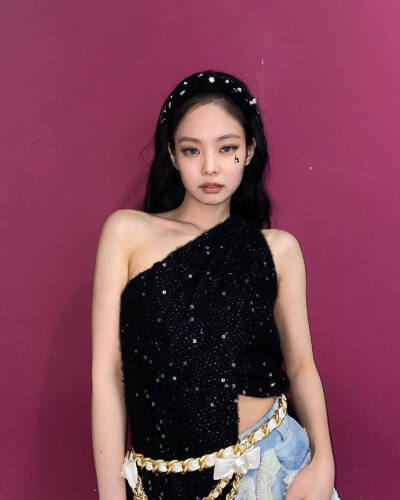 jennie 回归新造型