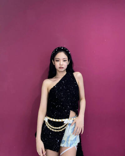 jennie 回归新造型