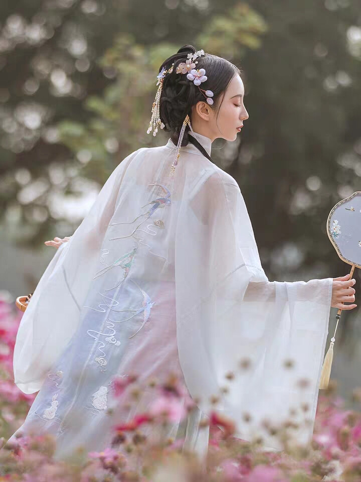钟灵记兔月仙对襟立领广袖长衫配饰兔子云肩明制褶裙