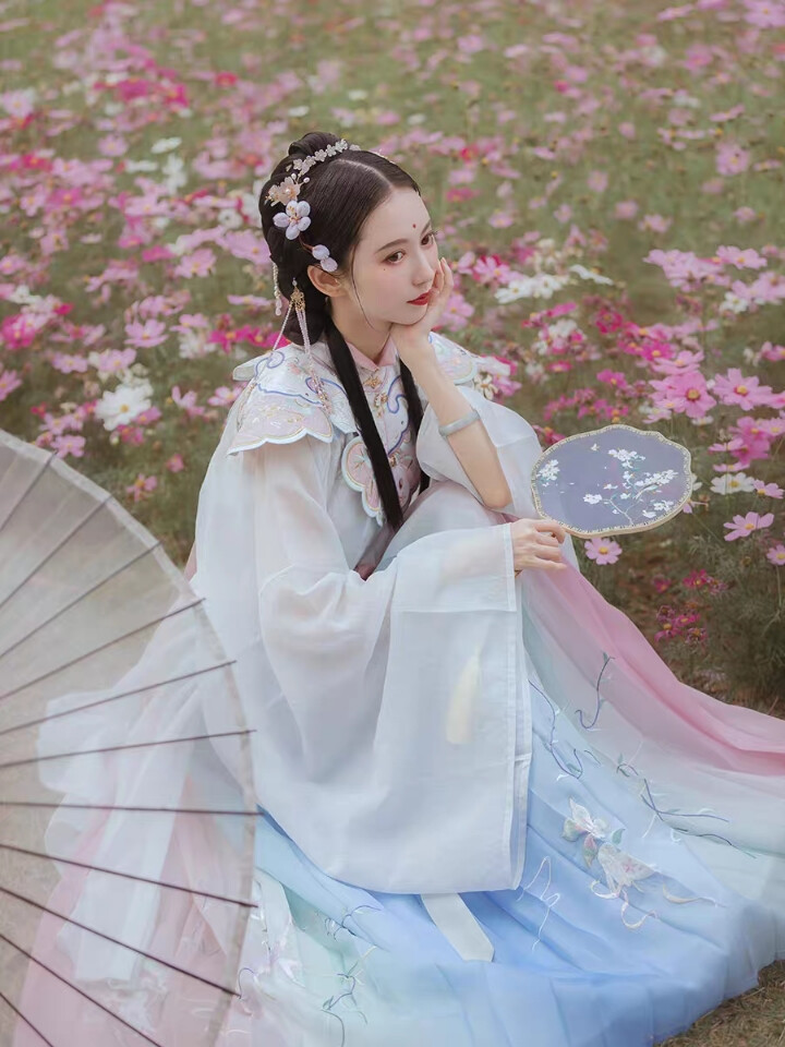 钟灵记兔月仙对襟立领广袖长衫配饰兔子云肩明制褶裙