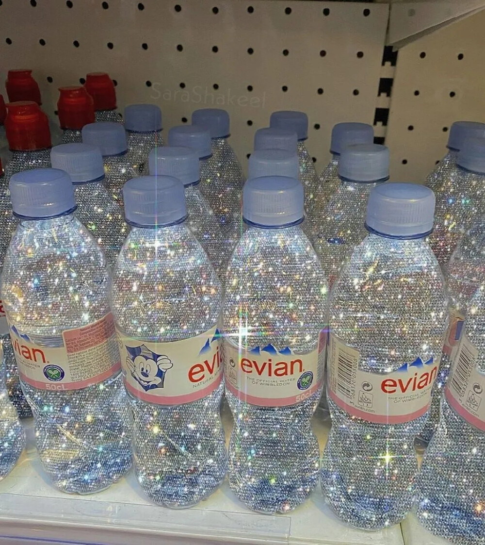 要努力成为一个开心 善良 积极 乐观的女孩子！！！ 每天都要元气满满！！！
今日份朋友圈风景文字简约背景图/ins潮图
源自各处 侵权致歉