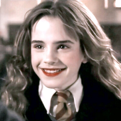 Welcome to Hogwarts. I'm Hermione.
艾玛.沃特森
原苏椰／小妤晴酱