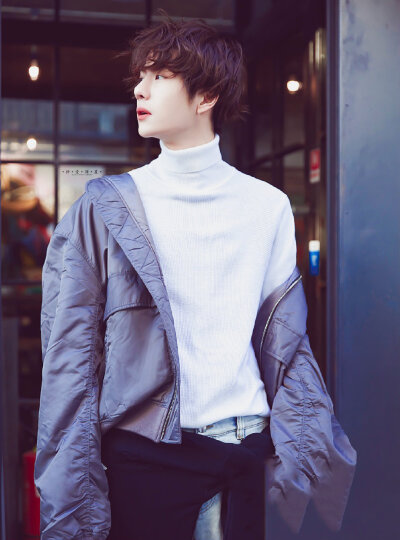 ［王一博高清壁纸无水印］众生皆苦唯有你是草莓味的～