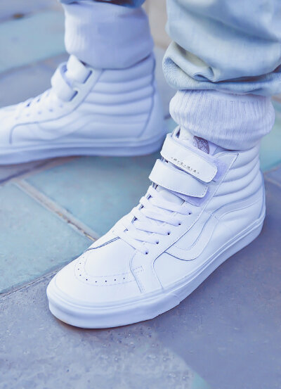 ［王一博高清壁纸无水印］众生皆苦唯有你是草莓味的～