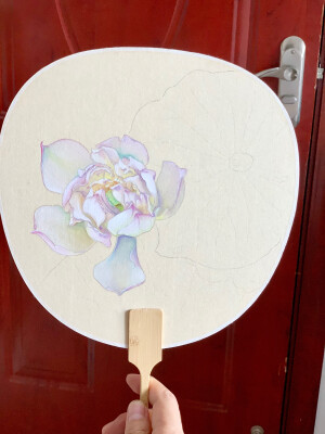 荷

古纹宣纸的枯黄底色，画上白色的花一定飘亮。